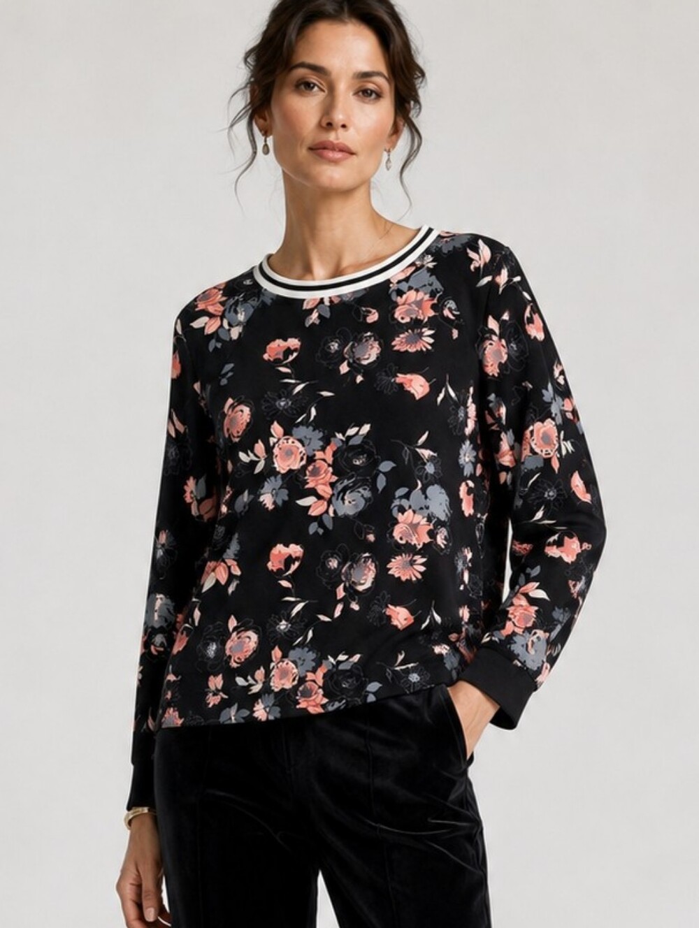 Le Lis Floral Pullover top
